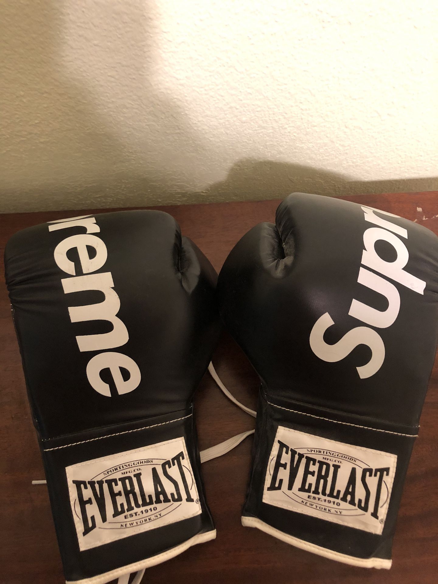Supreme boxing gloves