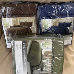 Solid King Quilt W/ Pillow Shams