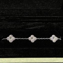 18k white gold Van cleef Alhambra style diamond 5 motifs clover shape stone bracelet