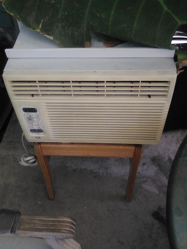 Good Hampton Bay Ac Unit 6,000btu"s