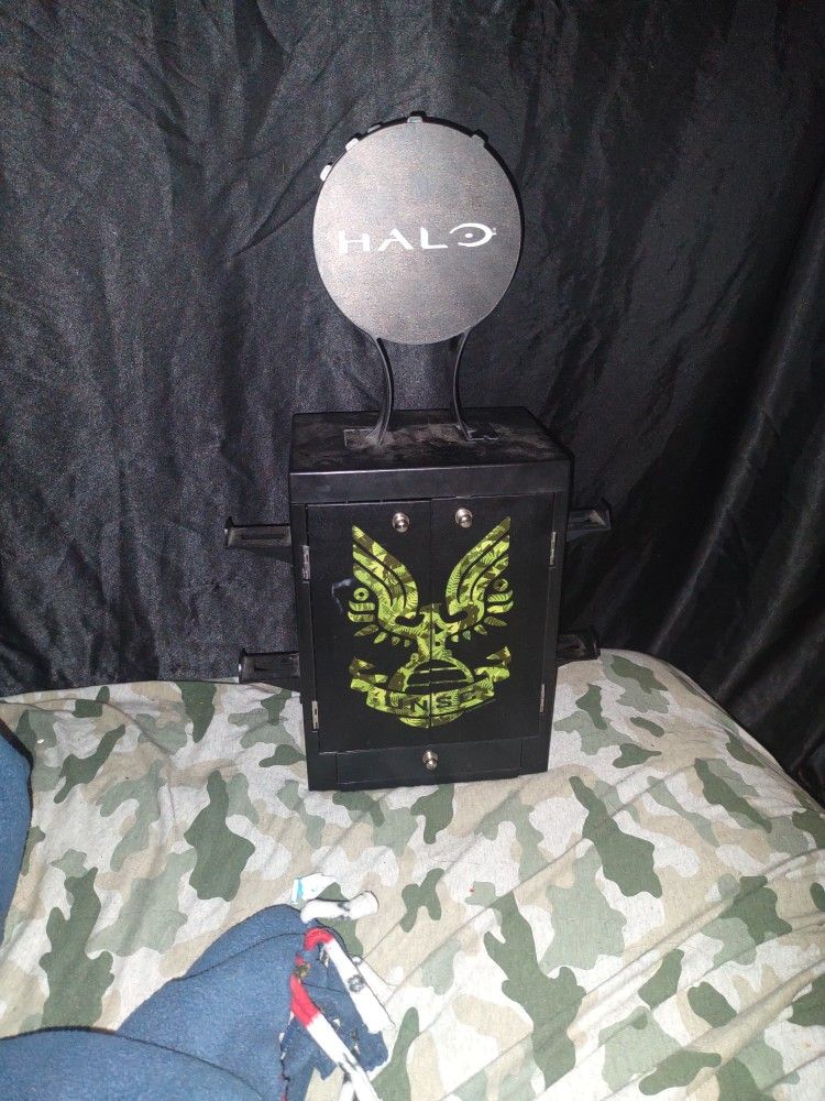 Halo Game Holder