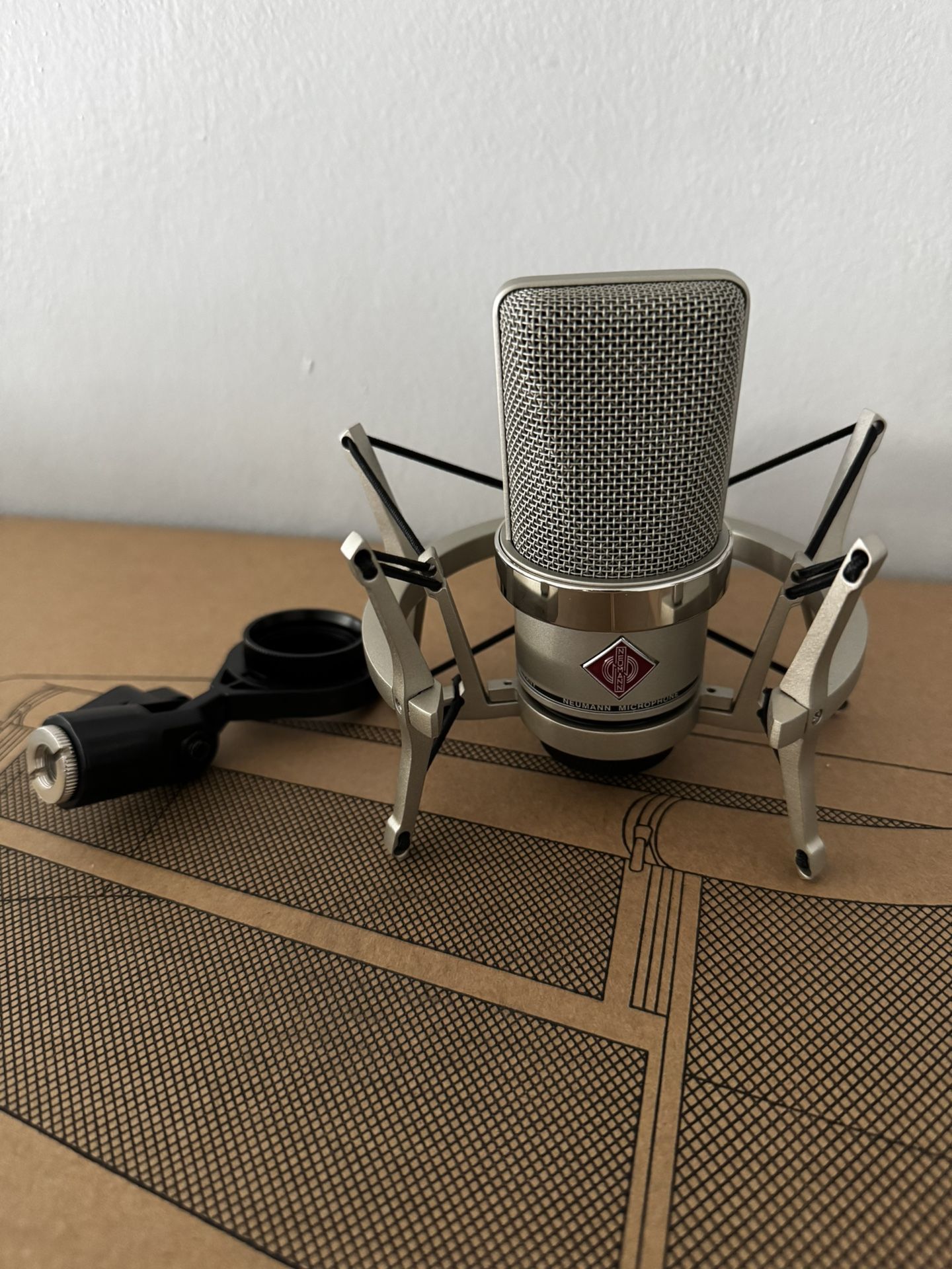 Neumann Tlm-102 For Studio Microphone 🎙️ Like New 