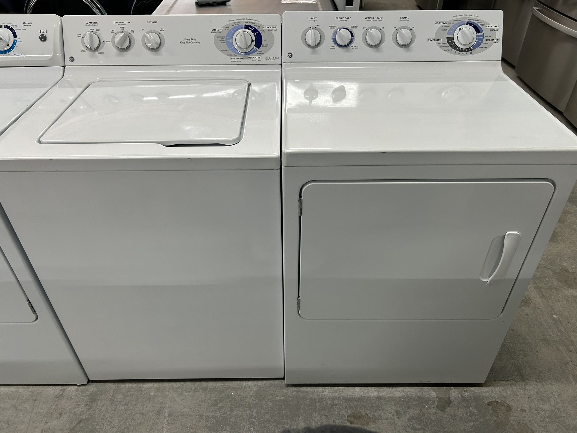 Matching King Size Capacity Washer Dryer Set 