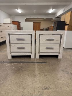 Beautiful like new 2 matching nightstands