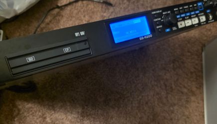 Tascam SS-R200 Solid State Digital Audio Recorder TESTED FOR POWER Only