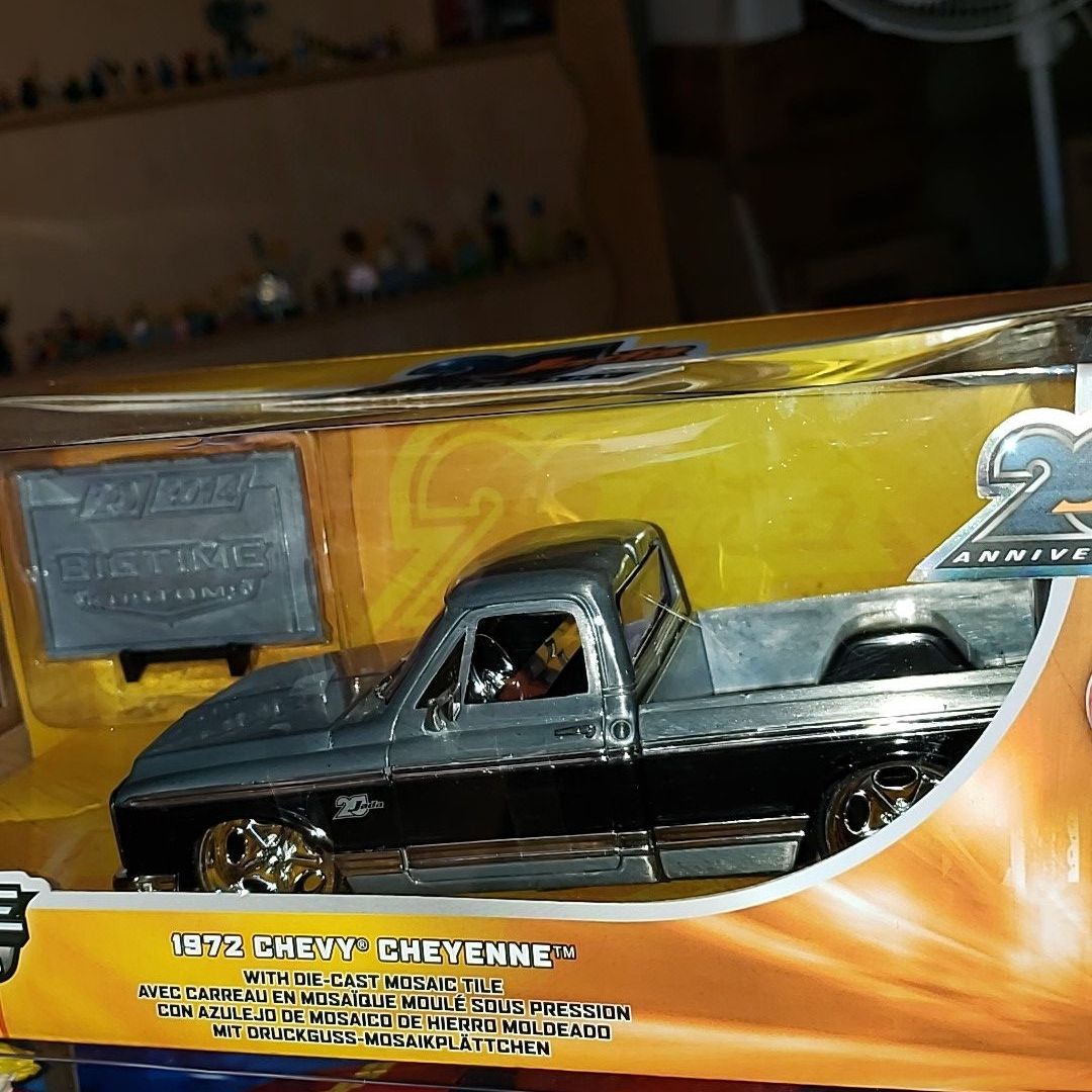 ミニカー jada toys 20th 1972CHEVY CHEYENNE JADA DIE CAST 20TH ANNIVERSARY 1972 CHEVY CHEYENNE TRUCK 1
