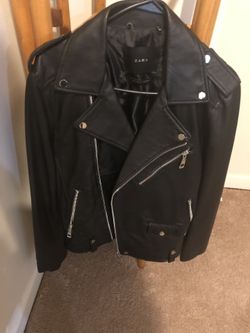 BRAND NEW ZARA LEATHER JACKET 80$ SIZE SMALL