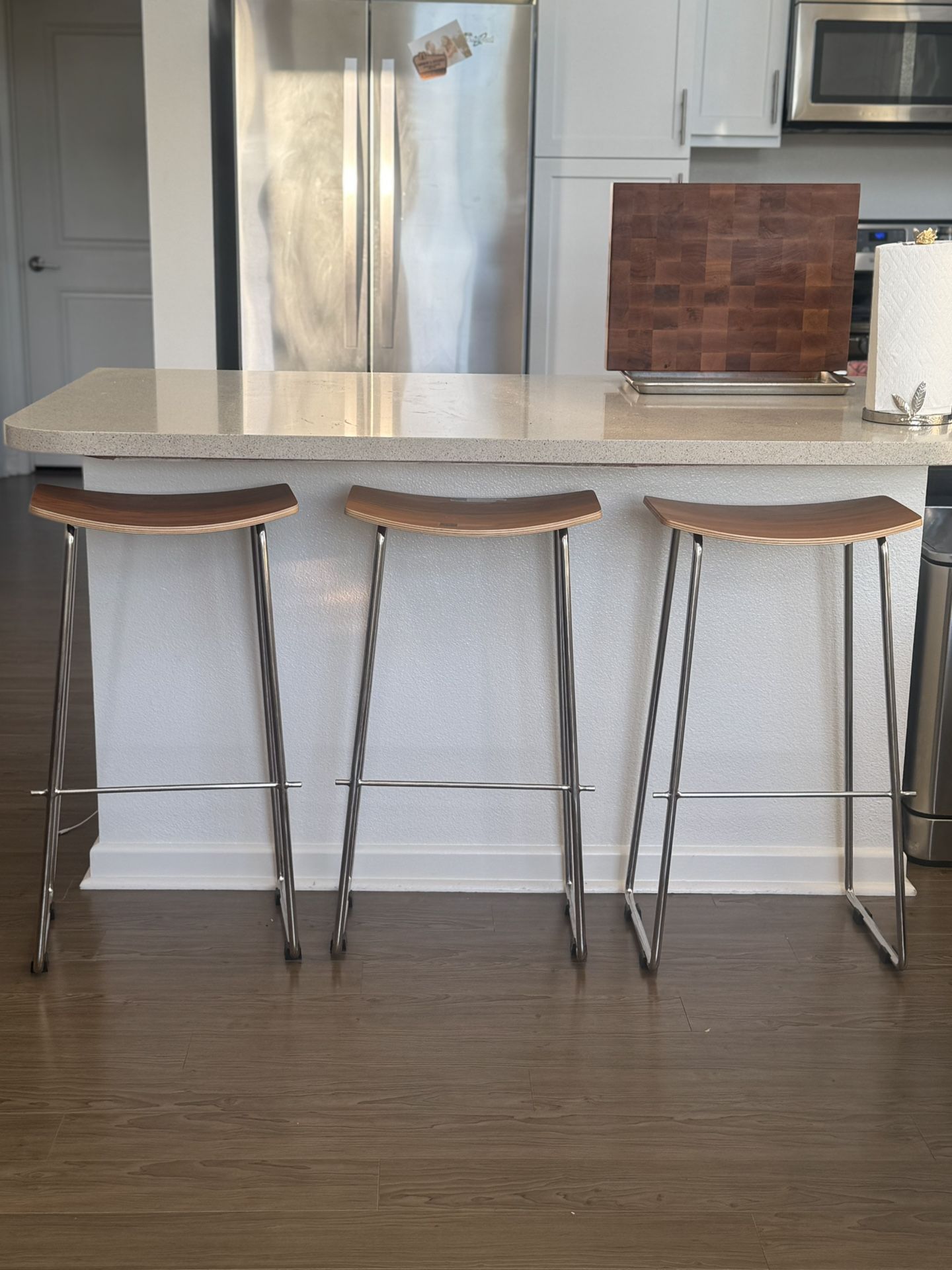DH Buttercup BAR STOOL 