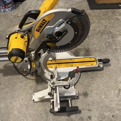 DEWALT® DWS779 miter saw