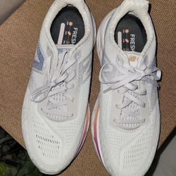 New Balance Trainers SIZE 9 