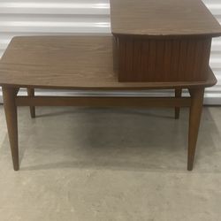 Lane Acclaim Mid Century Modern Two Tiers Side End Lamp Table One Drawer READ STYLE NO 1038•07. Used in good condition with some cosmetic, blemishes a