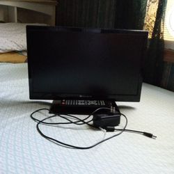 Element 19" Flat Screen TV With Remote 