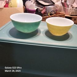 Vintage Pirex Bowls 