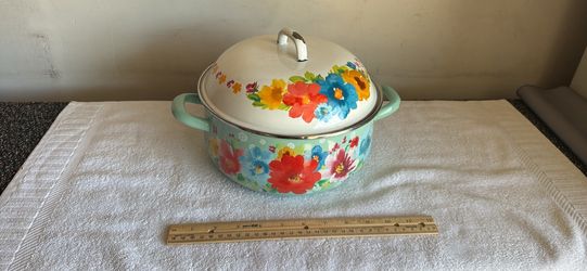 Pioneer woman pot