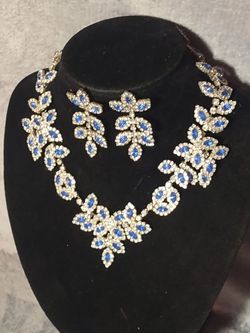 Beautiful vintage necklace with earrings