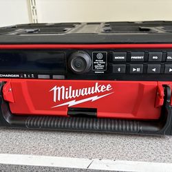 Milwaukee Pack Out Radio+ Charger