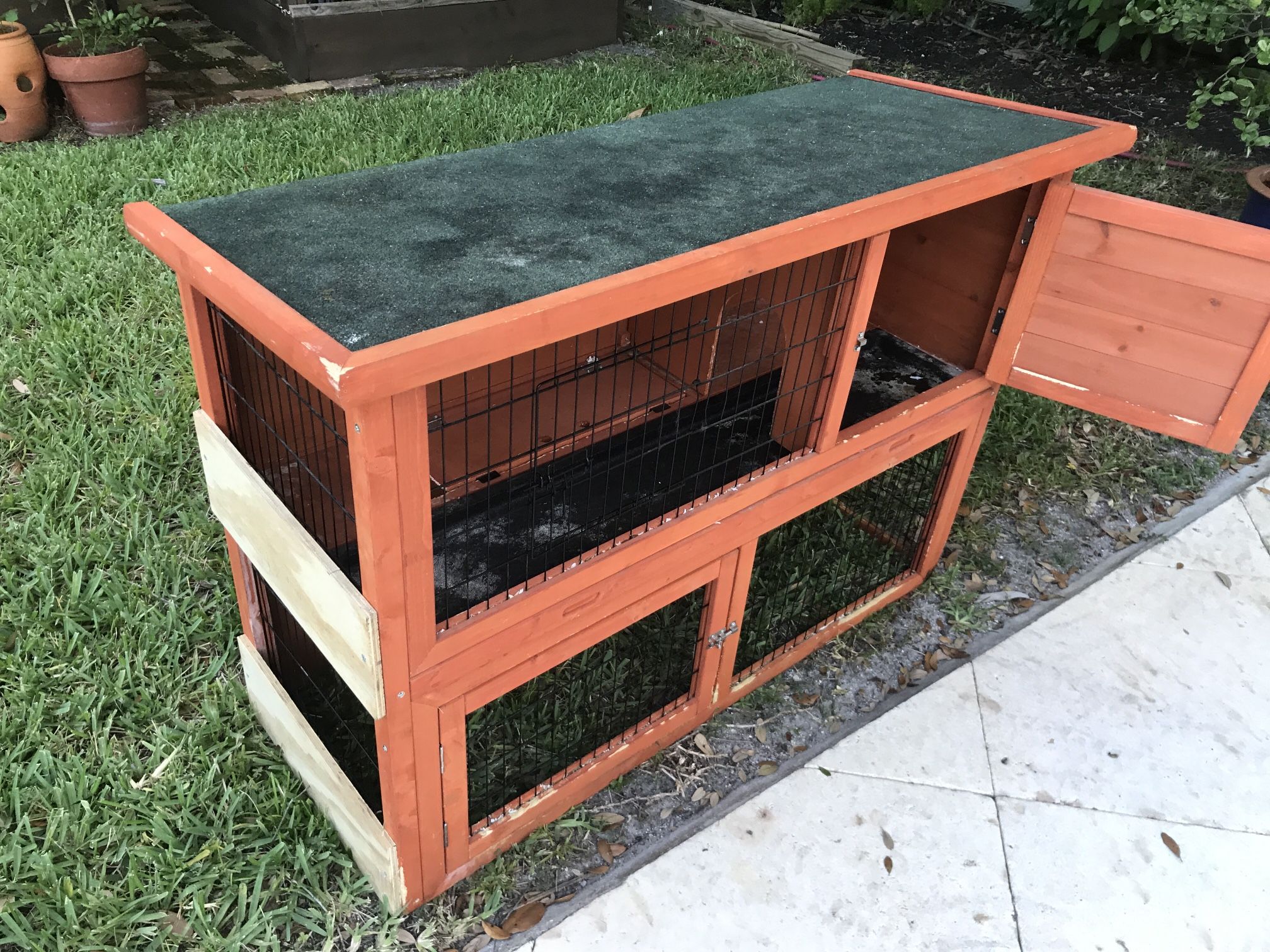 Rabbit Hutch/ Chicken Coop