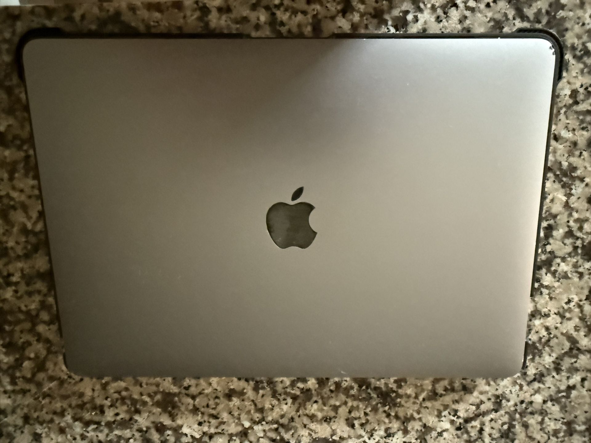 MacBook Pro 2020 M1 8/256gb