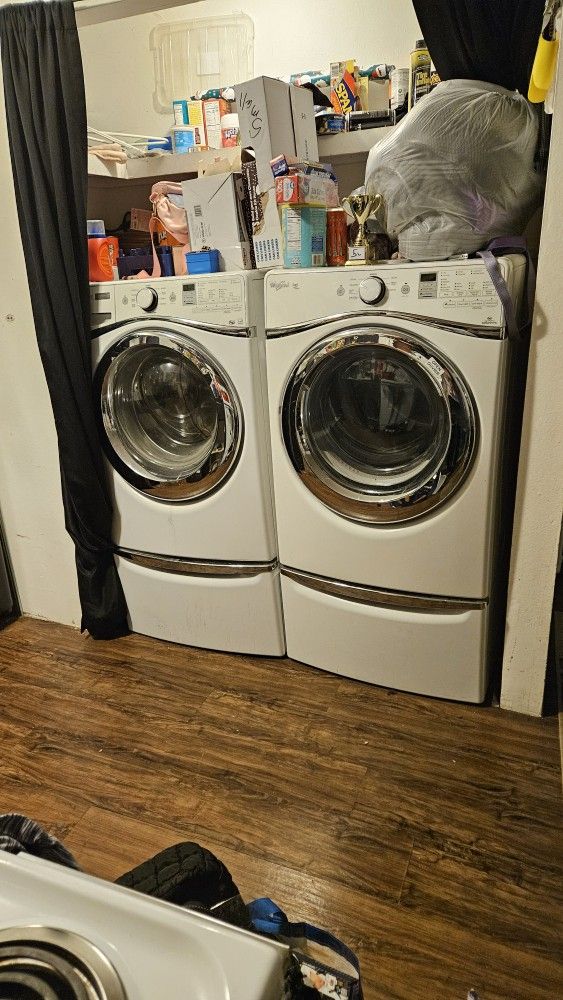 Whirlpool Duet Washer & Dryer With Pedestals