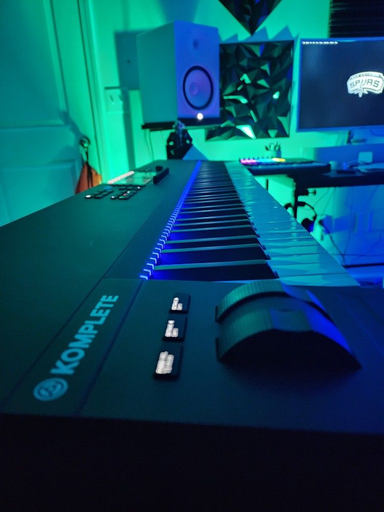 Komplete Kontrol S88 Keyboard