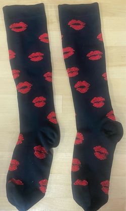 Vendo $7 Black Knee-High Socks with Red Lips Print