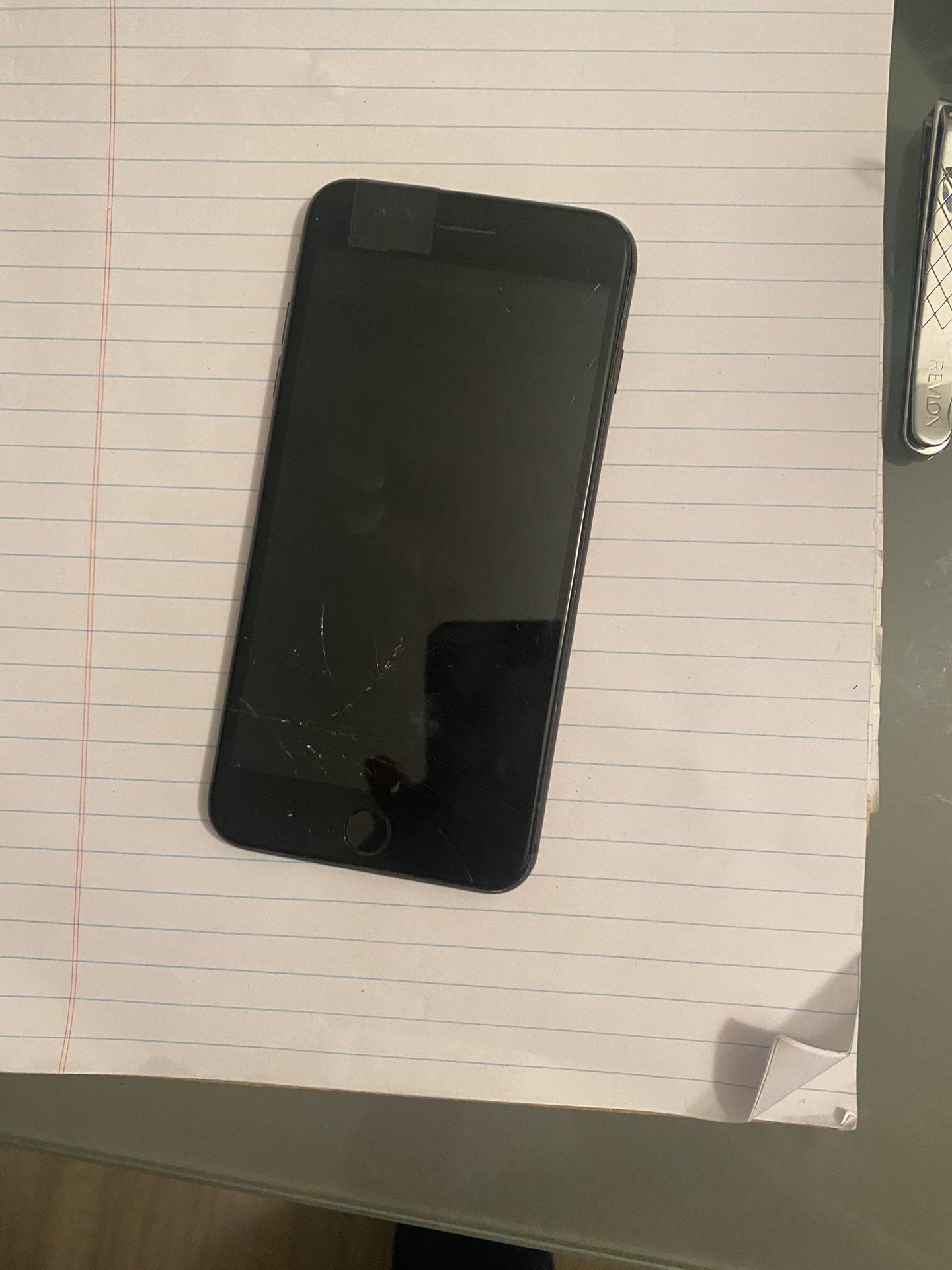 iPhone 8 Plus 64 GB Cracked Screen Unlocked