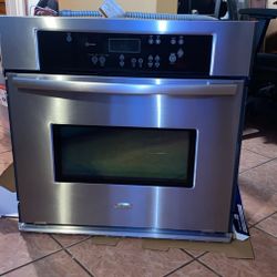 Whirlpool Self Cleaning Wall Oven (LIKE NEW!!)