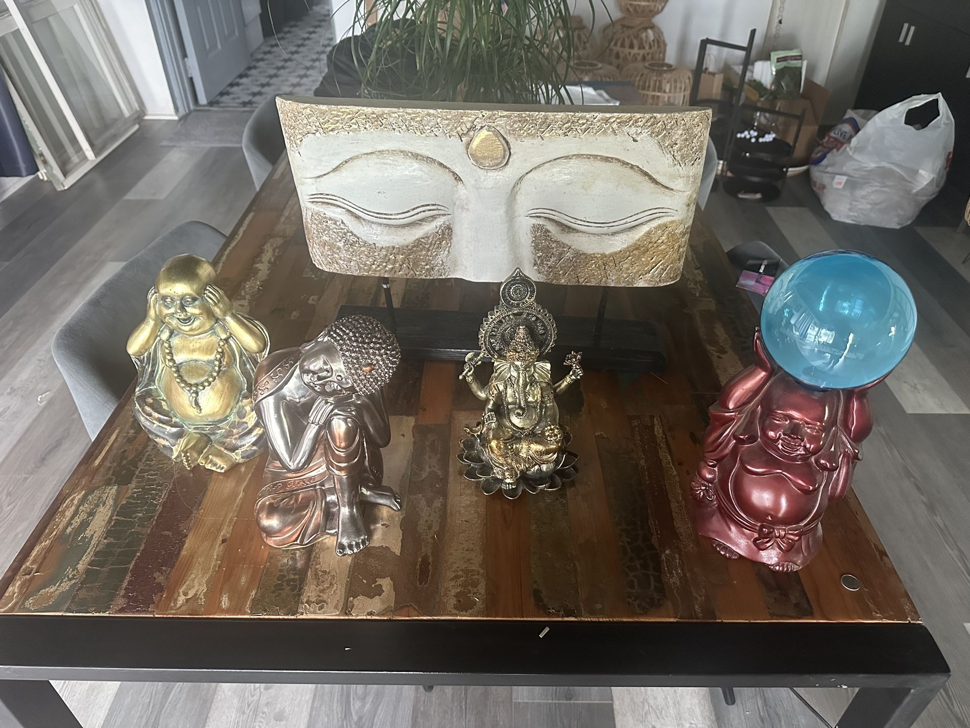 Budda And Hindi Statues