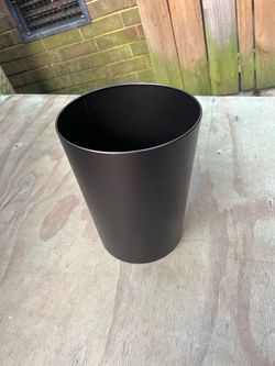 TRASH CAN