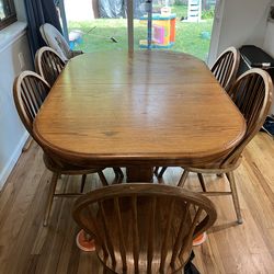Solid Oak Dining Table w/5 Chairs and 2 Leaves for extension