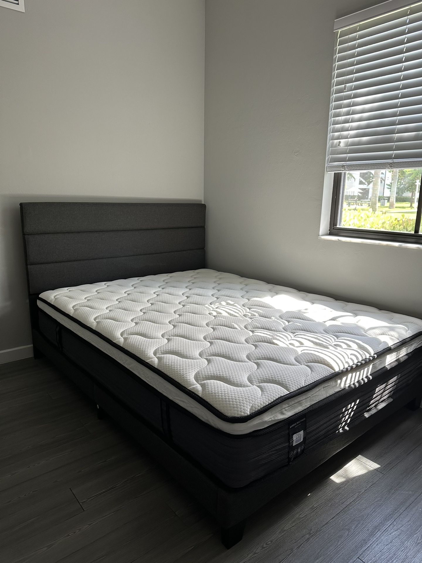 Queen Bed With Mattress