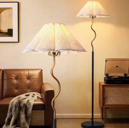 Modern Gold Floor Lamp – Like New 💡