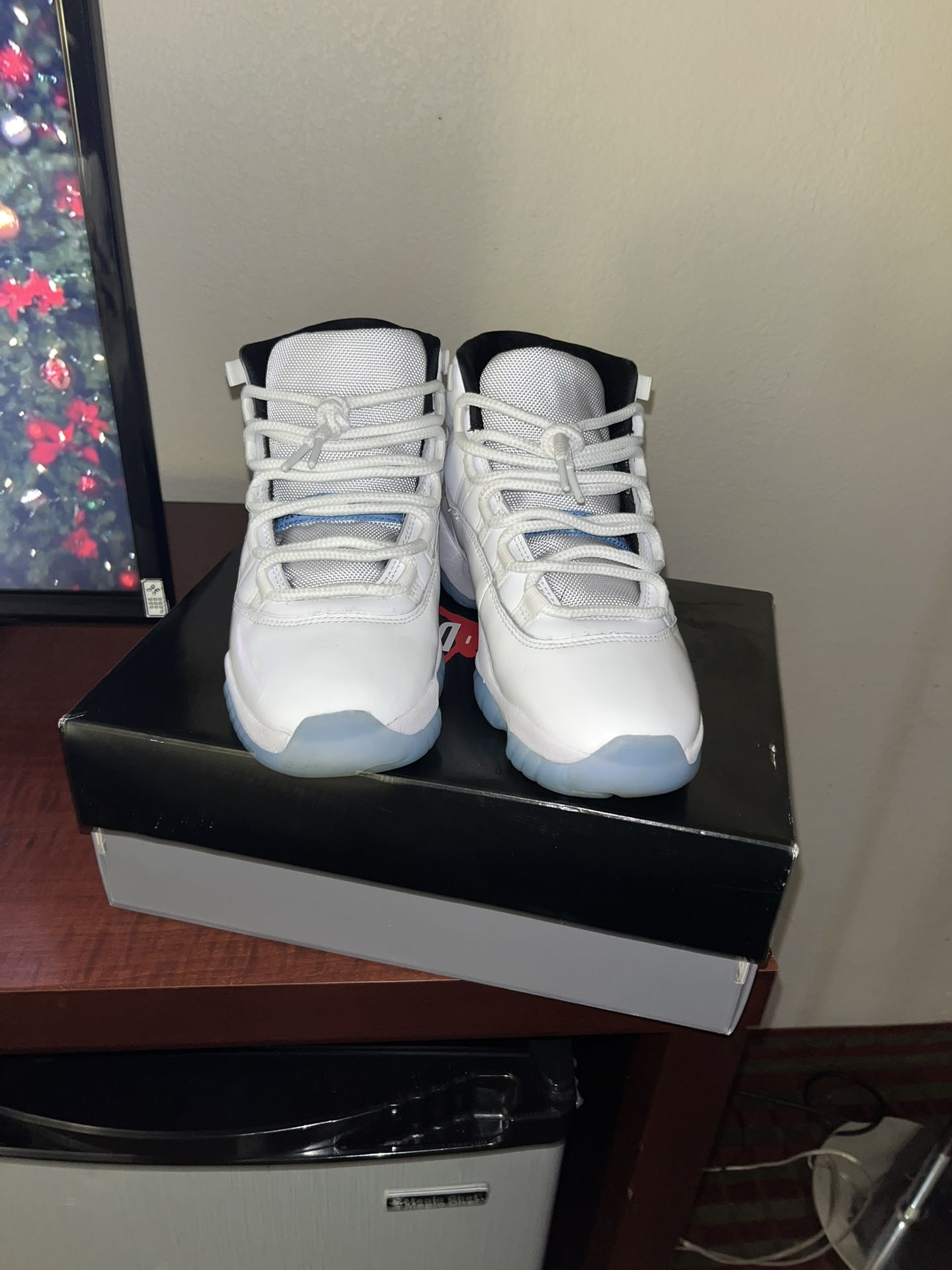 Jordan 11 Legend Blue 