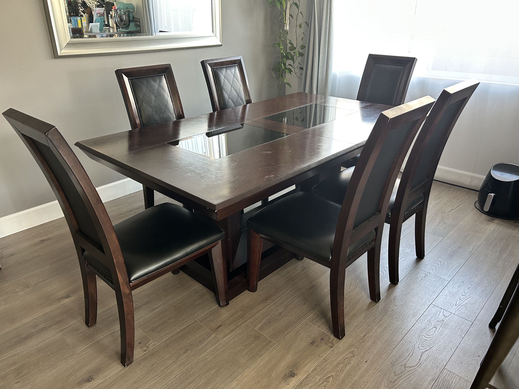 Dinning Table And Chairs