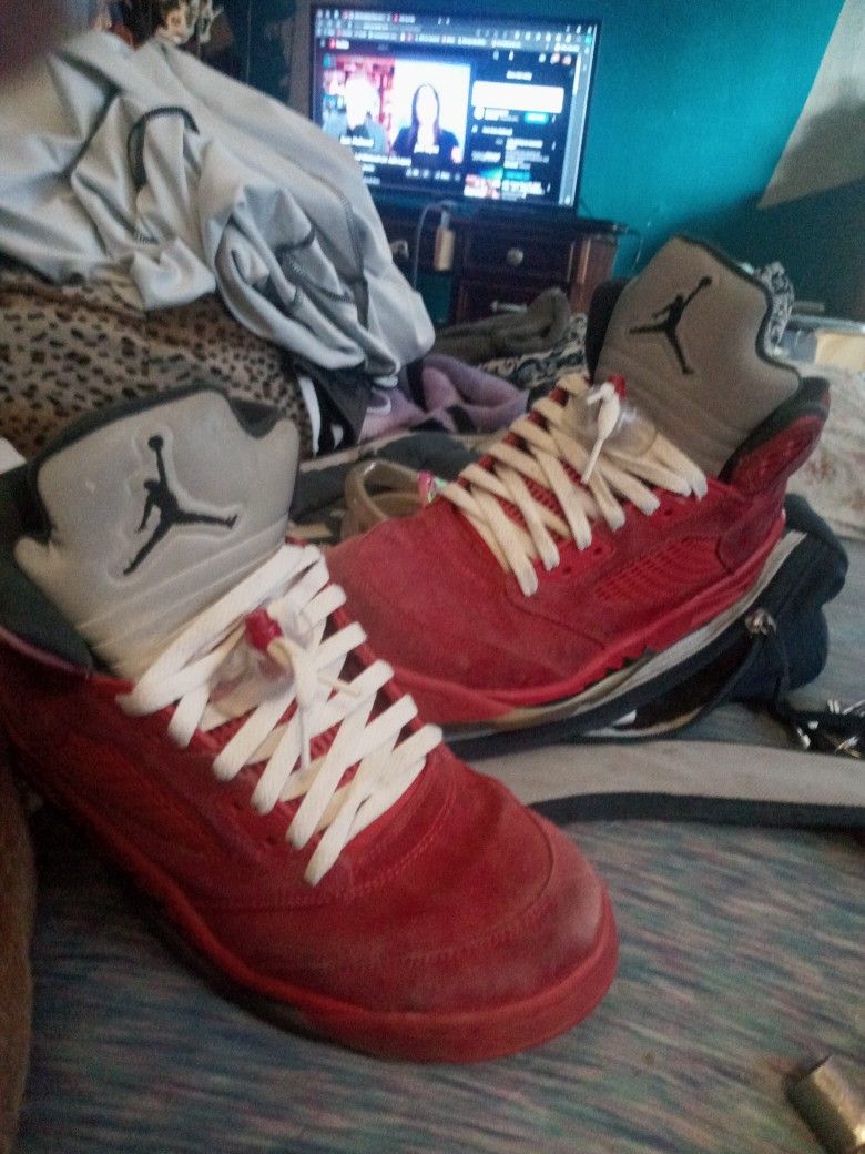 Pair Of Jordan 5 Toro Size 11