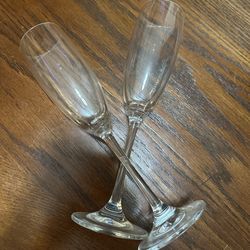 🥂 Set of 2 Champagne Flutes – Elegant Glassware
