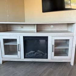 Entertainment / TV Stand