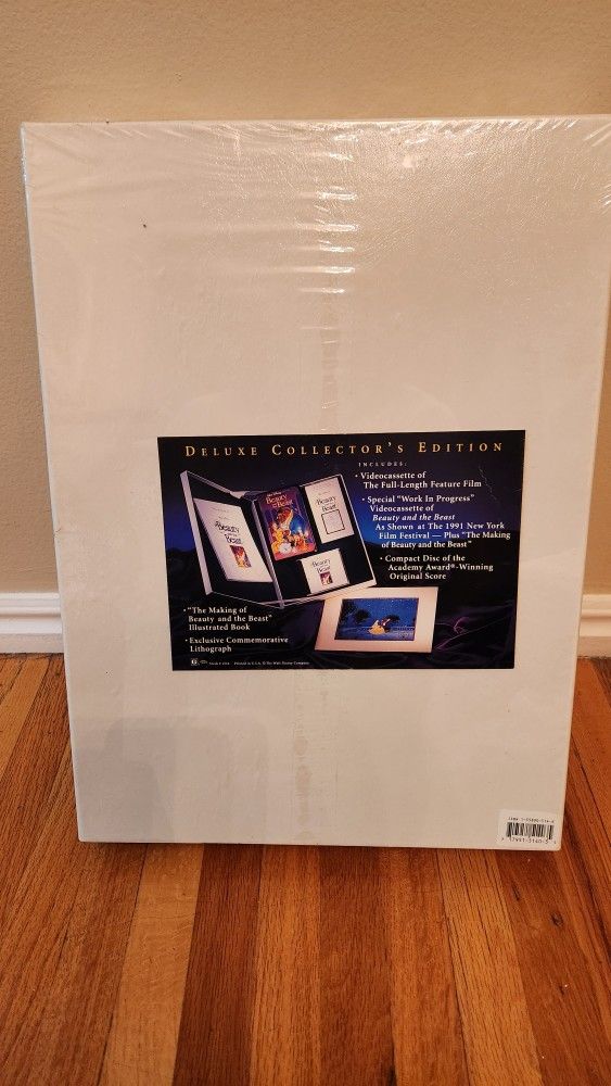 NIB. DISNEY beauty/beast. Collector Set