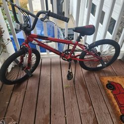 Kids Bike. Chain Needs Oil 