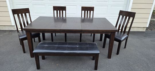 Ashley dining table.w4 chairs and bench