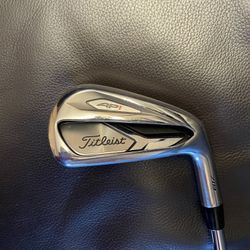 Titleist Golf Iron 