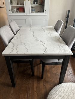 White marble table + 4 chairs