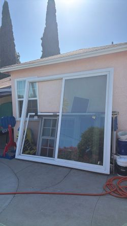 FREE WINDOWS ( Sliding Door 8x9)