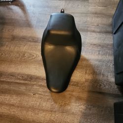 2018-2022 OEM Harley-Davidson FXLRS Softail Low Rider Solo Seat

