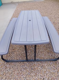 Picnic table