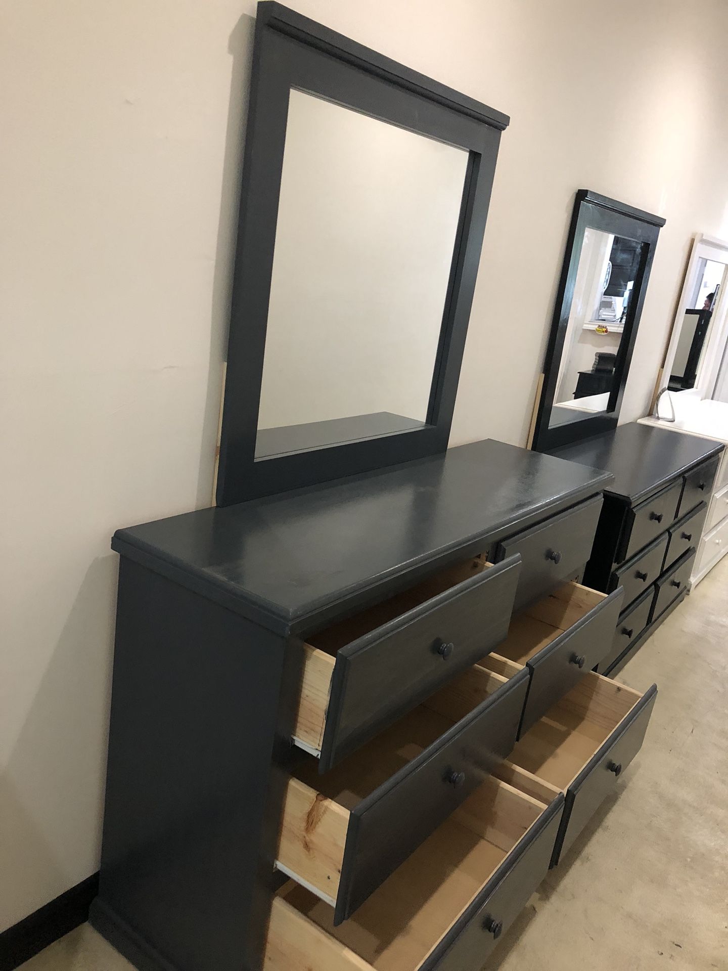 Pinewood Dresser With Mirror