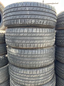 Vendo 225/60/R17 las 4 llantas Michelin por $160