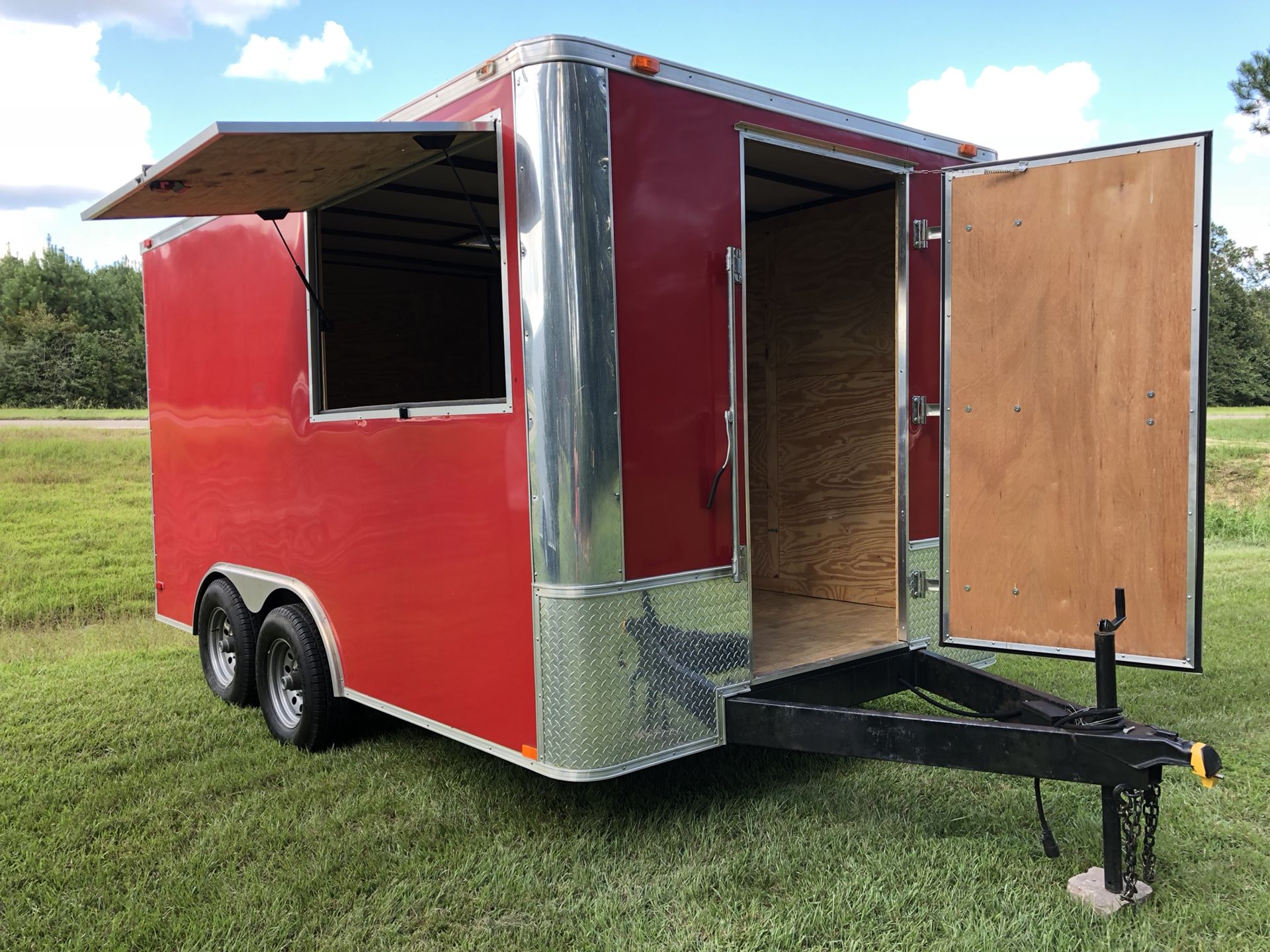 2013 Husky cargo concession trailer