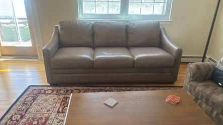 Leather coach / excellent condition / hardly used