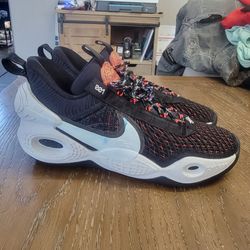 Nike cosmic unity wind